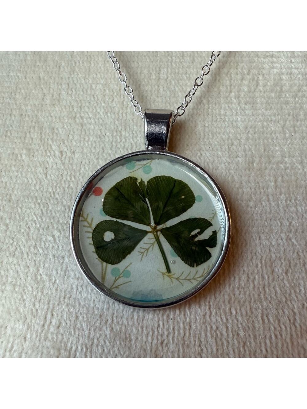 Hand-Crafted Real 4 Four‎ Leaf Clover Pendant w/ Silver Chain